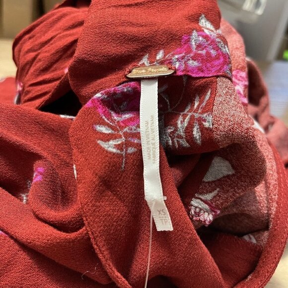 Free People Women's NWT Brick Red Floral Bell Sleeve Tate Printed Tunic XS - Picture 4 of 12